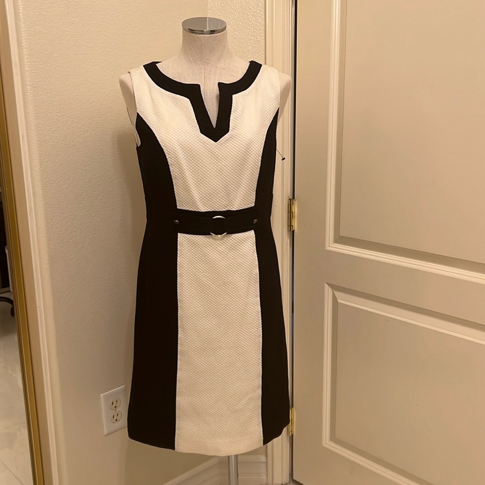 Ann Taylor Classy Black & White, Slimming Siluette, Cotton, lined Dress, size 6.